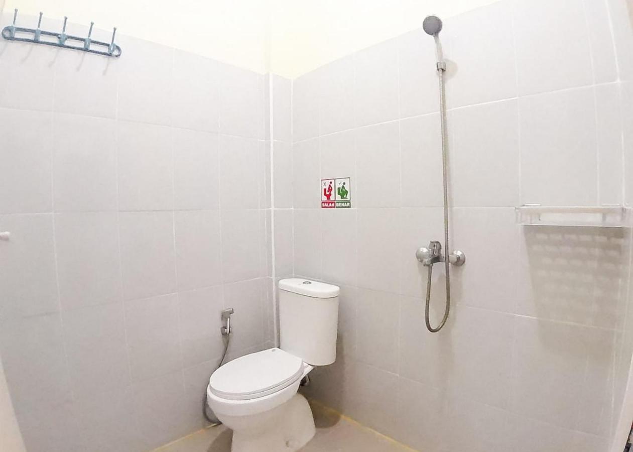 Готель Reddoorz Syariah Near Transmart Jambi 2 Paalmerah Екстер'єр фото