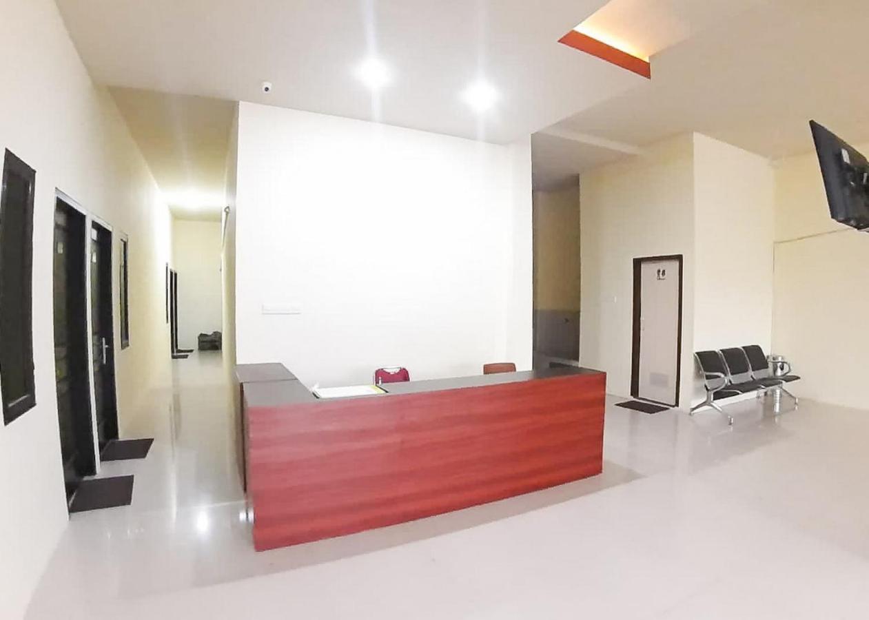 Готель Reddoorz Syariah Near Transmart Jambi 2 Paalmerah Екстер'єр фото
