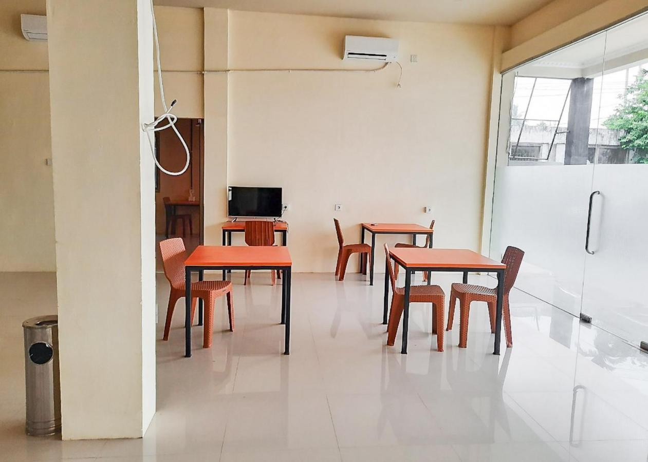 Готель Reddoorz Syariah Near Transmart Jambi 2 Paalmerah Екстер'єр фото